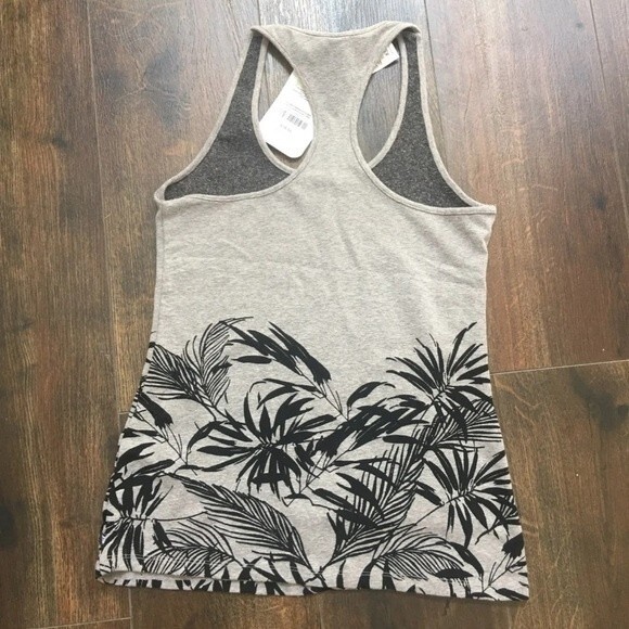 NWT Fabletics Tank Top Size XS 4 Grey Black Palm Leave Racerback Stretch Yoga - Picture 3 of 5